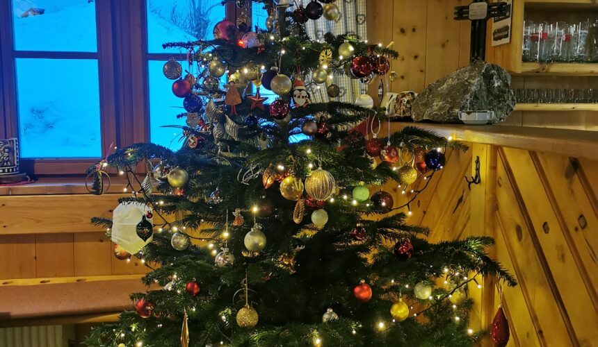 20. & 21. Dezember – Christbaumkugelwochenende – Sei dabei bei unserem traditionellem Christbaumschmücken – jeder Gast der etwas für unseren Hüttenchristbaum mitbringt damit dieser wieder so schön wird, den belohnen wir mit einem Stamperl!